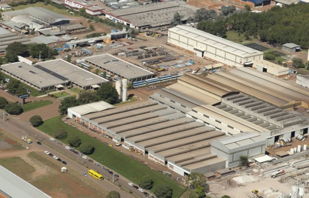 Ir para  <p>A Intecnial vai demitir cerca de 250 funcion&aacute;rios. O processo de demiss&otilde;es deve ocorrer ainda este m&ecirc;s. O objetivo &eacute; claro: diminuir a folha de pagamento em 50%. De acordo com o assessor...